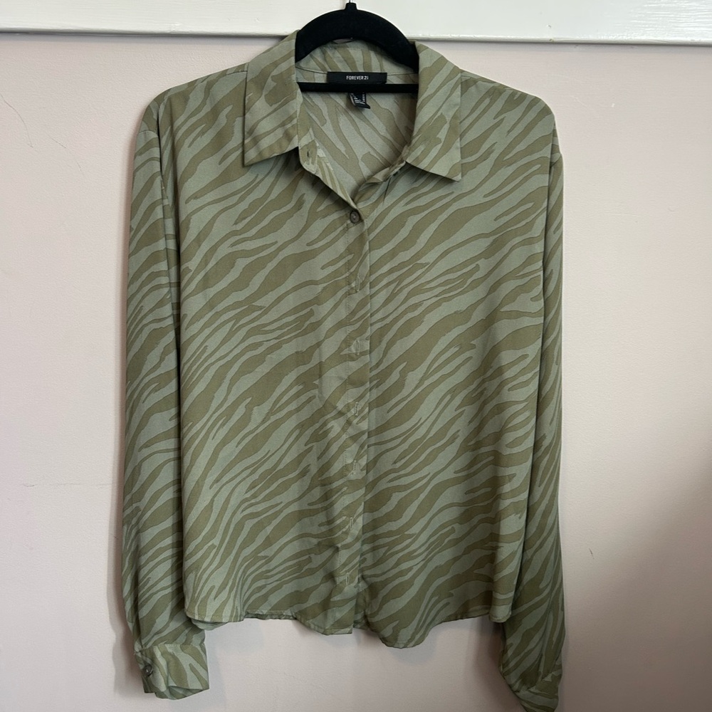 Forever 21 Green Leopard Women’s Button Down- M